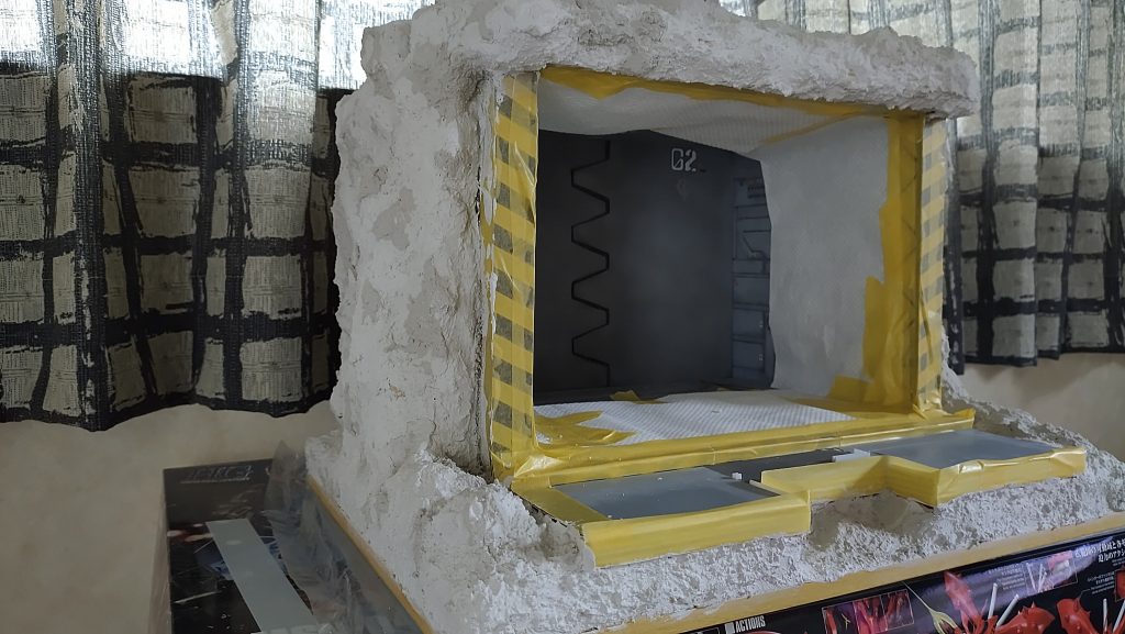 プラスターを周りに塗ってます