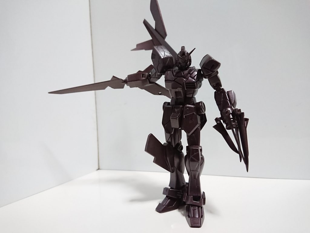 本体はほぼ1stですが頭 Oガンダム肩 Gセルフ腕,足 スターバーニングアンクレット ストライク、ビルドストライク前掛け Ｗゼロ、Ｅｚ8になってます。あとは全体にプラバンの切れを張ったりヒビみたいなモールドを入れてます。