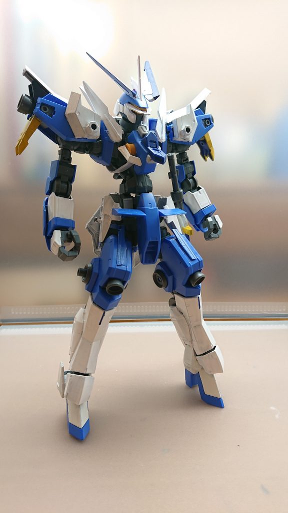 白天騎士団専用機体パラディングレイズ白天騎士団の為に開発された最新型の量産型グレイズ機体スペック全てが通常のグレイズを上回っておりパイロット次第ではヴァルハラの機体と互角に渡り合うことができるちなみにこの機体を開発する際通常のグレイズよりも高い費用や素材を費やして開発されたと噂されている