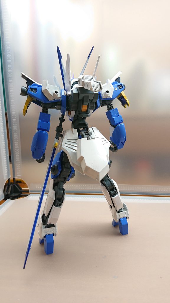 白天騎士団のパイロット達は戦闘センスと騎士団内の団結力が高い反面プライドが高く自分たちが特別だという思考を持つ者達が稀にいるその為同じ防衛軍に所属している剛血武闘団と月牙隊のメンバーを見下すパイロットも少なくない剛血武闘団を[筋肉バカ]月牙隊を[野良犬]とバカにして者もいる