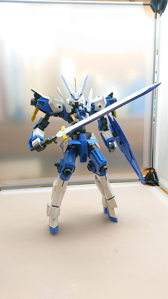 通常のグレイズと違い銃火器ではなく剣を使用して戦闘を行いあらゆる装甲を切り裂くことができる