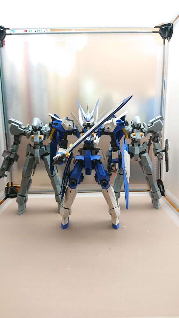 白天騎士団は幾つかの部隊があるバエルアンギルが率いる部隊と違い彼が率いる部隊は通常の量産型グレイズと共に任務を遂行する