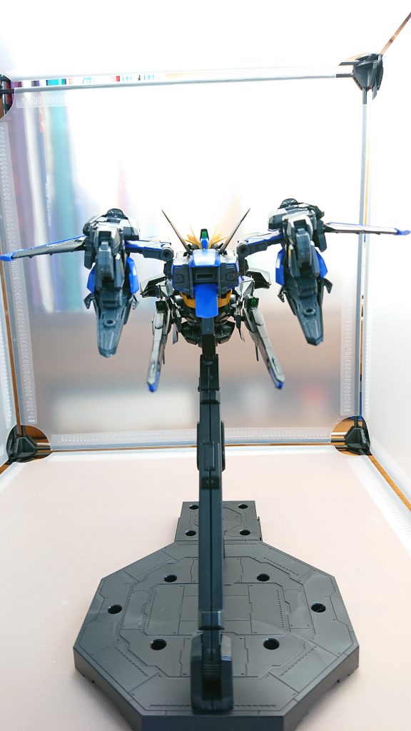 一応背面を撮影ここからブースターやバーニアで飛んでるイメージをするとワクワクする