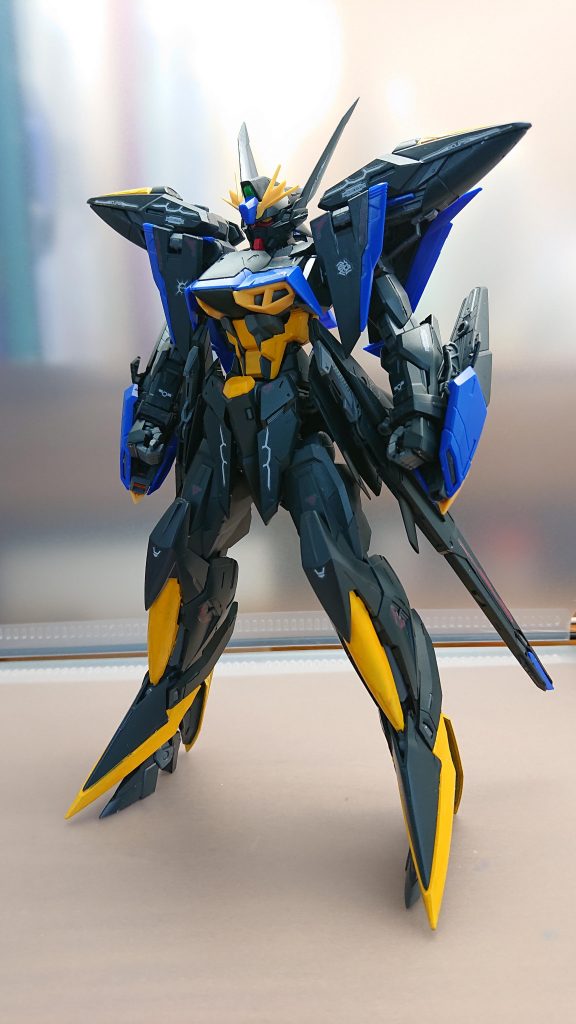 エクリプスガンダムシャドウエクリプスの意味が日食の為明るいカラーリングをあえて紺色でダークに再現その結果ダークヒーローっぽい感じに仕上がりました