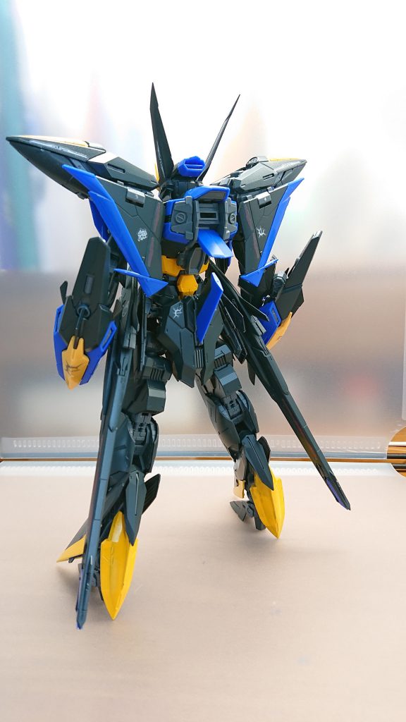 もう１つの理由は設定だとミラージュコロイドを使用している為ブリッツみたいに暗い感じの色にした方が良いと思ったからまぁ好きな色ってことに変わりはありません