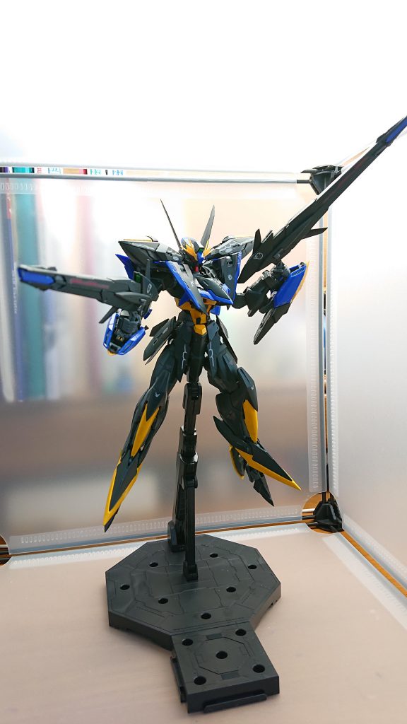 遠距離から敵機体を狙撃この状態でミラージュコロイド展開すれば強いのでは？でもエネルギー消費激しそう