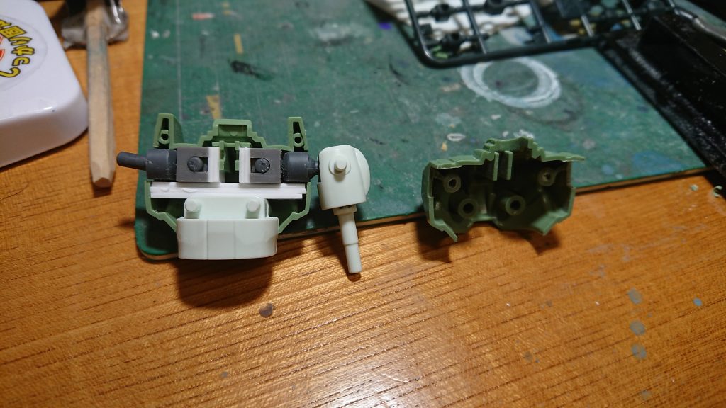 稼働範囲の拡大を狙って、肩関節をボールジョイントに置き換えました。正直そこまで変化はなかったです…