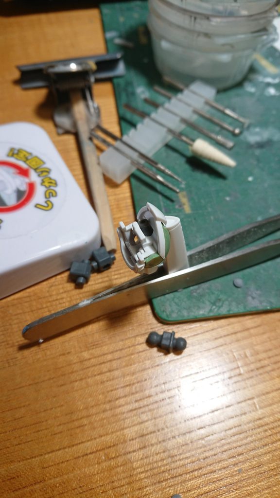 モノアイは動かせるように加工してます。