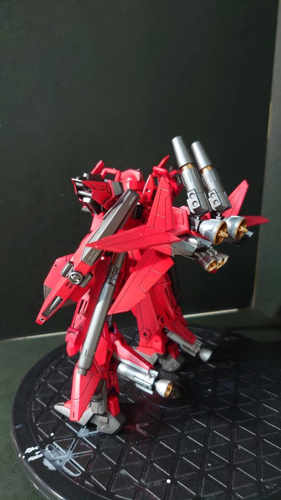 バックパックにガンキャノンのキャノンを流用しています。