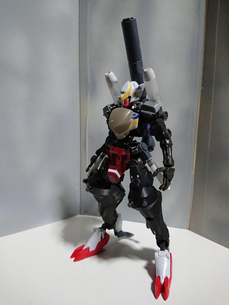 鉄血キットをミキシングして作成。ZXと同じぐらいで90％鉄血で作成してます。