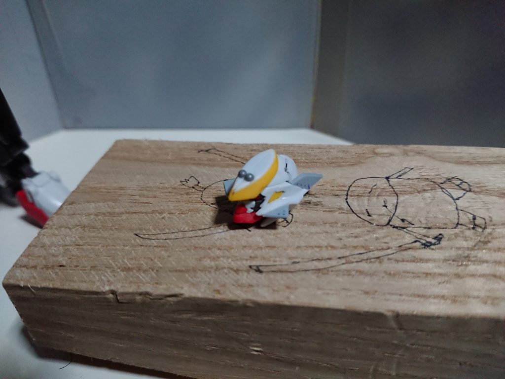 頭部はルプスですがプラ材の切り貼りして少し形状変更してます。