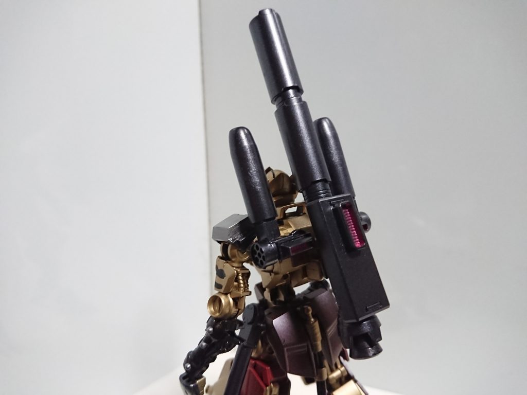 大砲タイガーロイドの代名詞。プラ材、ボールデン、壽屋のパーツを組あせて作成大砲はキマリスヴィダールの背中に機銃は基部伸ばし前に出しやすくしてます。