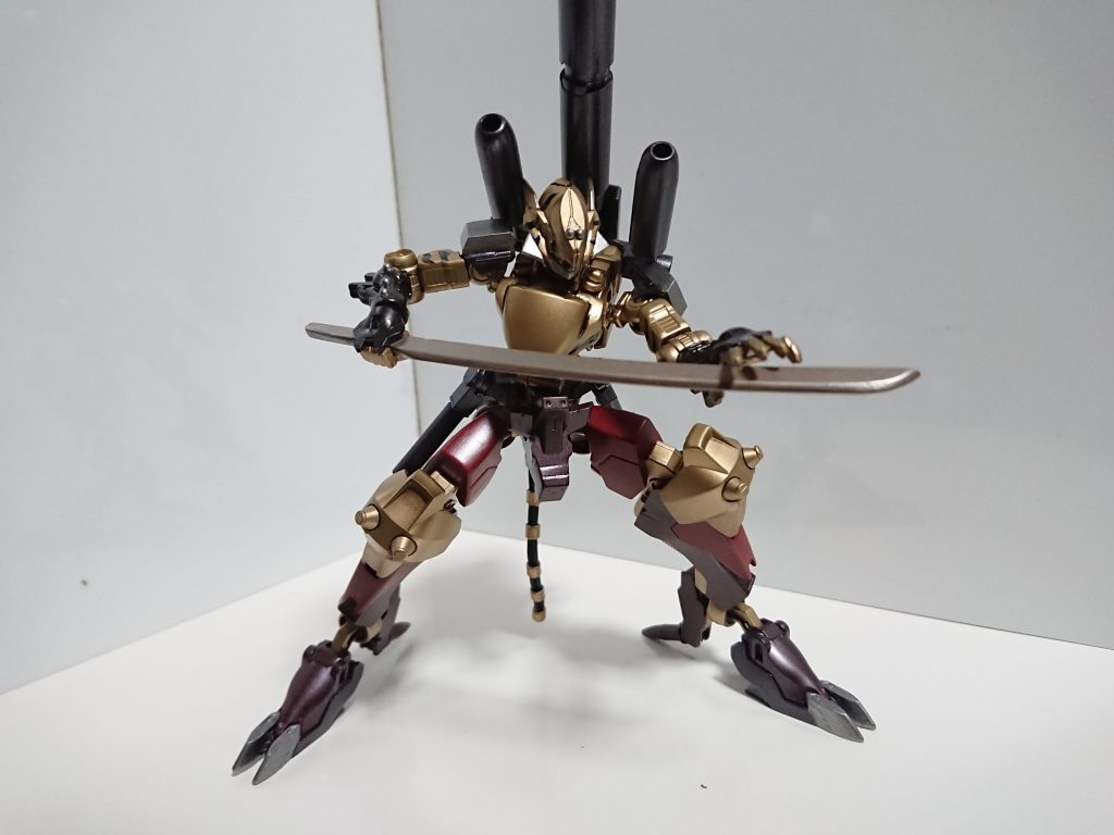 刀 漫画版SPIRITに出てきた別形態が使ってた物をイメージ。エバーグリーンのプラ材を曲げて刃を付けて作成してます。