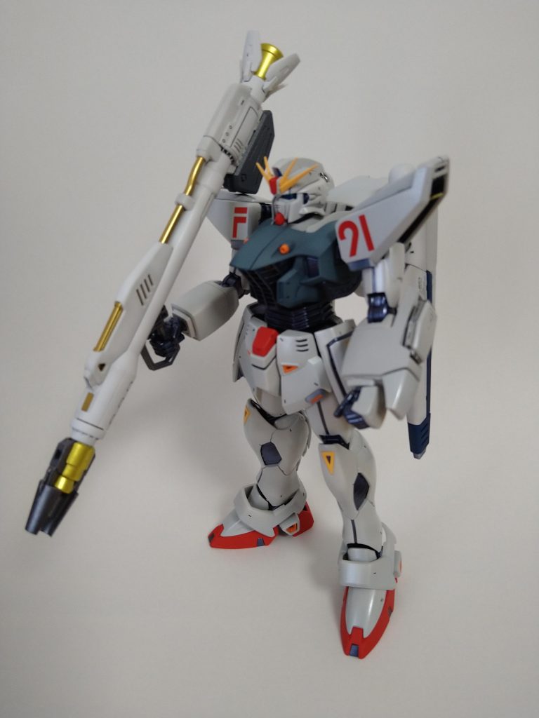 バズーカのパーツ位置を確認しなかったので、イメージと違う配色に。