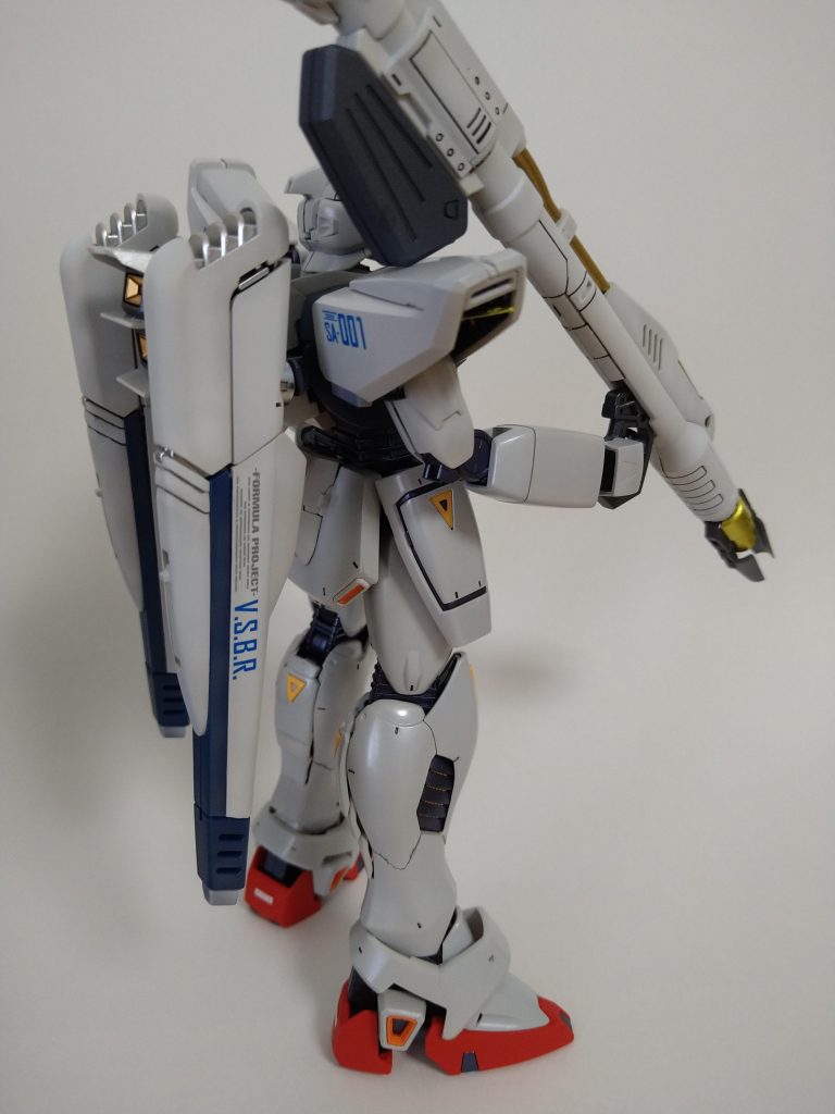 武装はつや消し仕上げです。フレーム、外装はパール塗装として、質量を持った残像が出そうな感じにしましたw 本当はもう少し白いパールになる予定でした。色の選定をミスりました。。