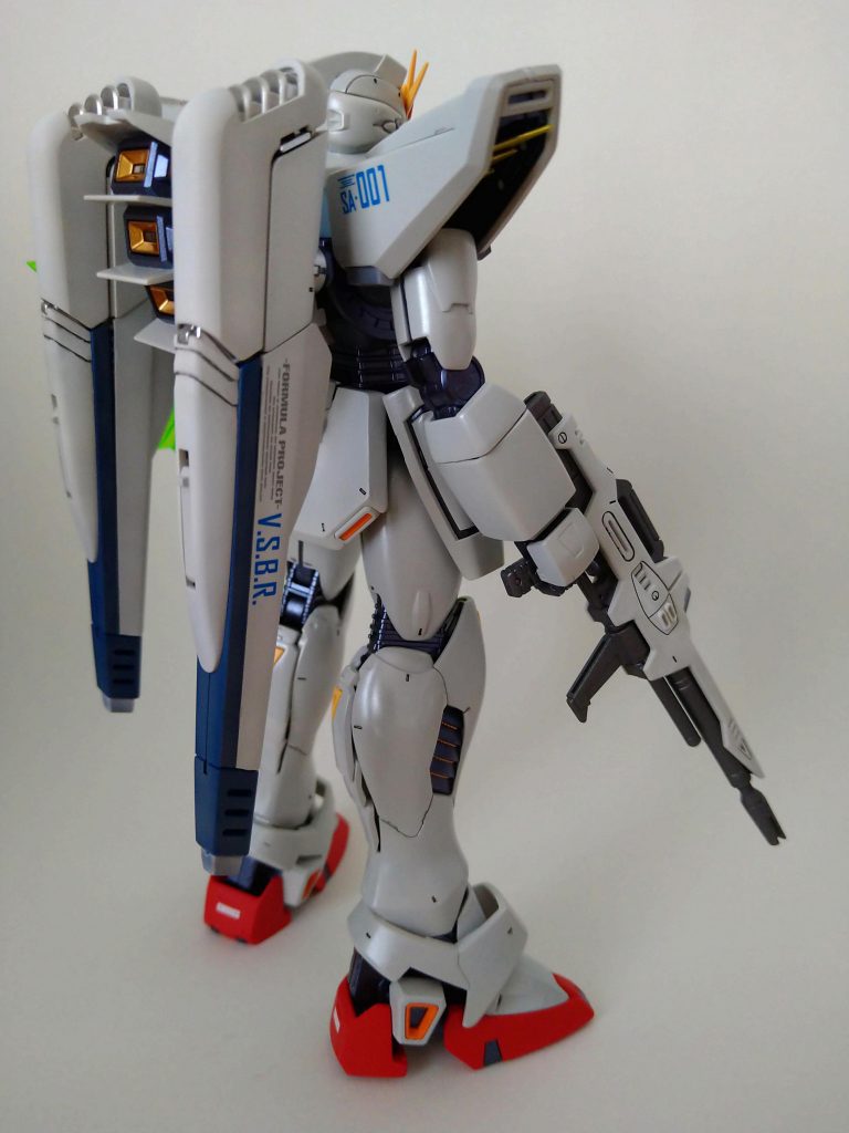 今回はドライデカールで仕上げました。水転写式も用意していましたが、うるさくならないように踵だけ貼りました。デカールがうまくないので、水の用意とか、シルバリングとか無いので、こっちで仕上げたいです、、