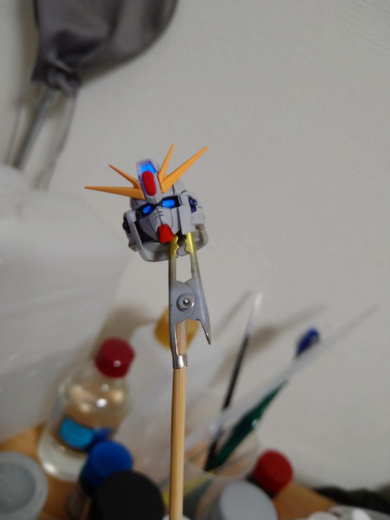 目は蛍光塗料で塗ってます。