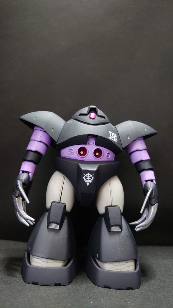 モノアイはダイソーのシールで。見れば見るほど雑な作り…。でも楽しかったから良しとします。息子が喜んでたんで(笑)