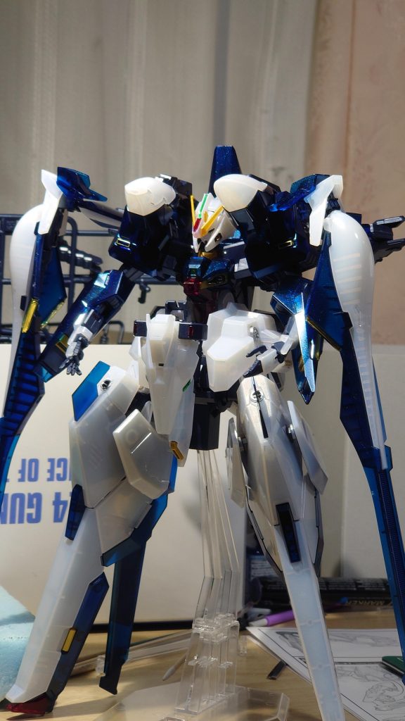 足が飾りで自立しない!