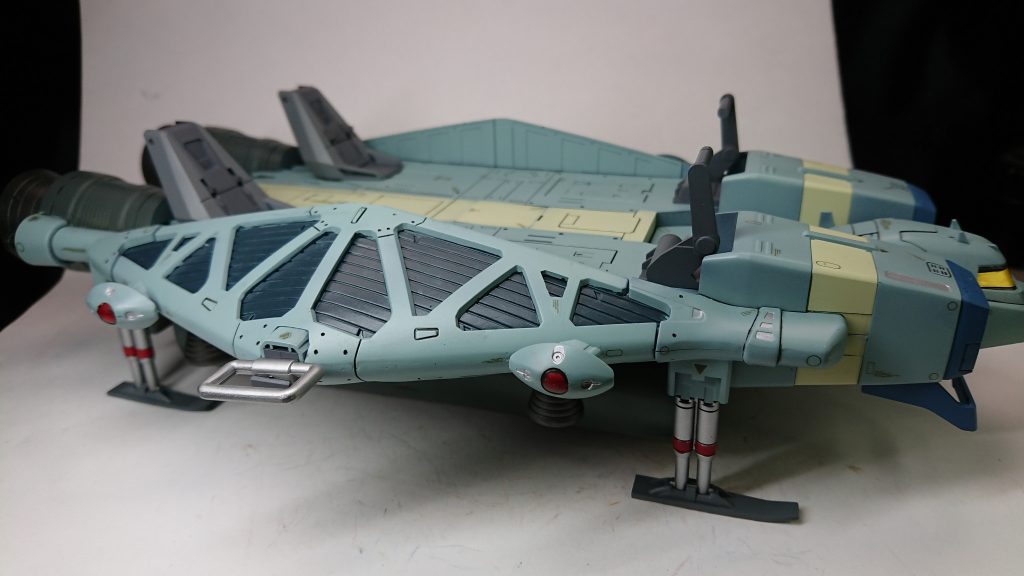 少しだけ設定と違う塗り分けにしています。実物を見ると結構大きいです。