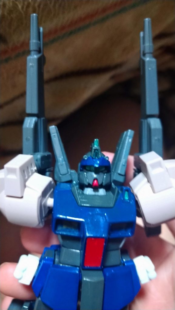 両肩の装備とハンドグレネードが決定した瞬間です両腕はガルバルディリベイクの余剰パーツのガルバルディβを使用ハンドグレネードは外せません…ギミックは無理でした…(いつか外せるタイプも作りたいですね)