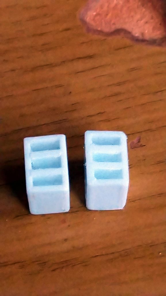 スラスターです、しかしこの後同じ向きにしてしまうという大きなミスをして嘆きました…が、どうにか修正出来たので良かったです