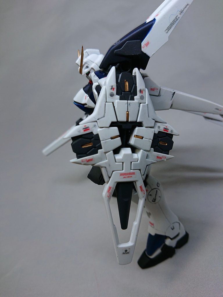 シールド。他キットのシールで上手くディティールアップ出来たかなと思います。