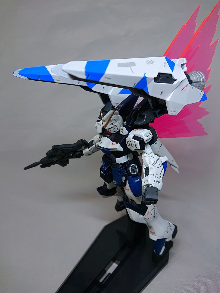 テルティウムアームズのブースターユニットをそのまま流用。カラーリングは敢えて本体とは違う形で、日向坂っぽく空色を用いています。