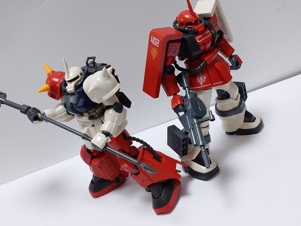 左側のザクの余りのパーツからですが普通に一体作れるのでそのまま製作開始。