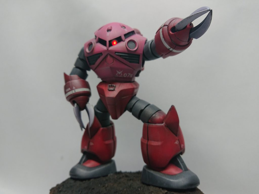 両足は固定、上半身は可動できます。