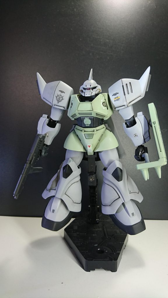 成形色が濃く感じたのでグリーンとグレーを淡色にしてスプレーしました。合わせ目消し以外は何もしていません。グリーンはMSグリーンでグレーはサーフェイサー(グレー)そのままです。