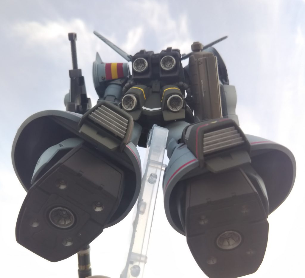 屋外にて、背面 