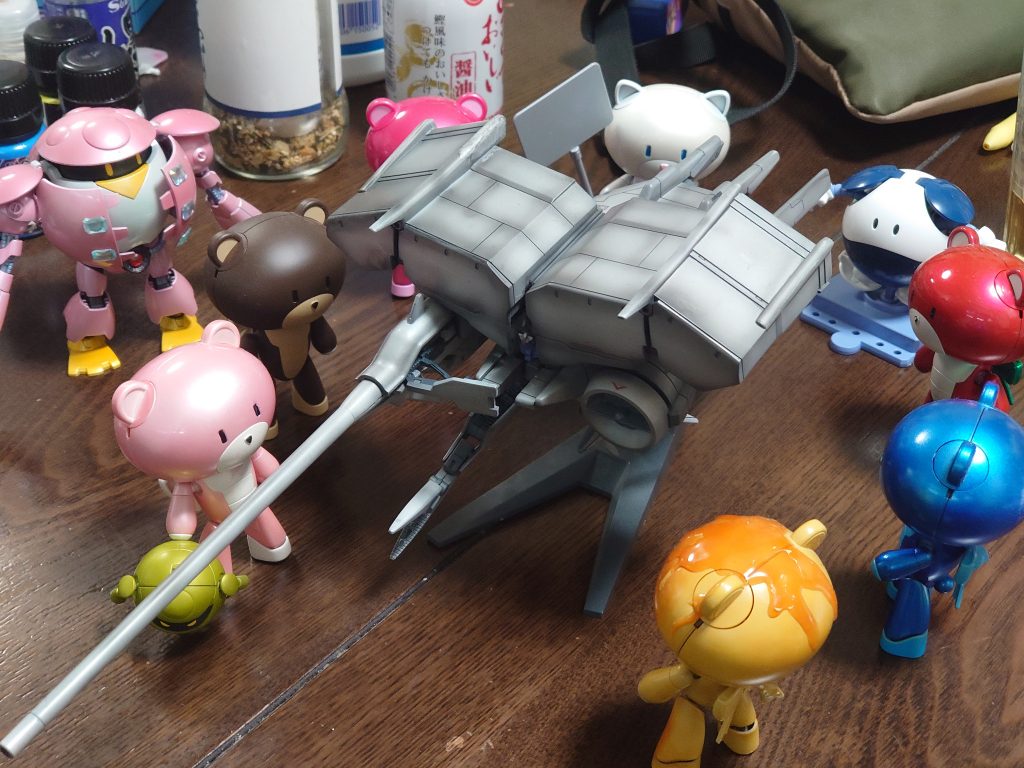 最後にウェザリングカラーでウェザリングです。まずはマルチグレーをエアブラシで全体に吹いてフィルタリング。その後にマルチブラックでシャドウ吹きしました。雰囲気は出たかなと。慣れない事をやった結果、この工程でたくさんのミスが笑ま、何事も経験ということで