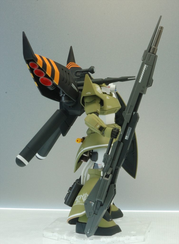 プロペラントはプラパイプで延長。使用しない右前腕の接続穴は閉塞してあります。