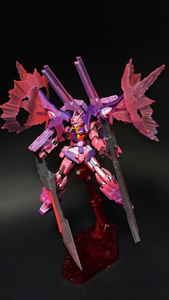 この写真のみ、部屋の天井照明のみで撮影してみました。この写真以外は全て追加照明やブラックライトを当てています。