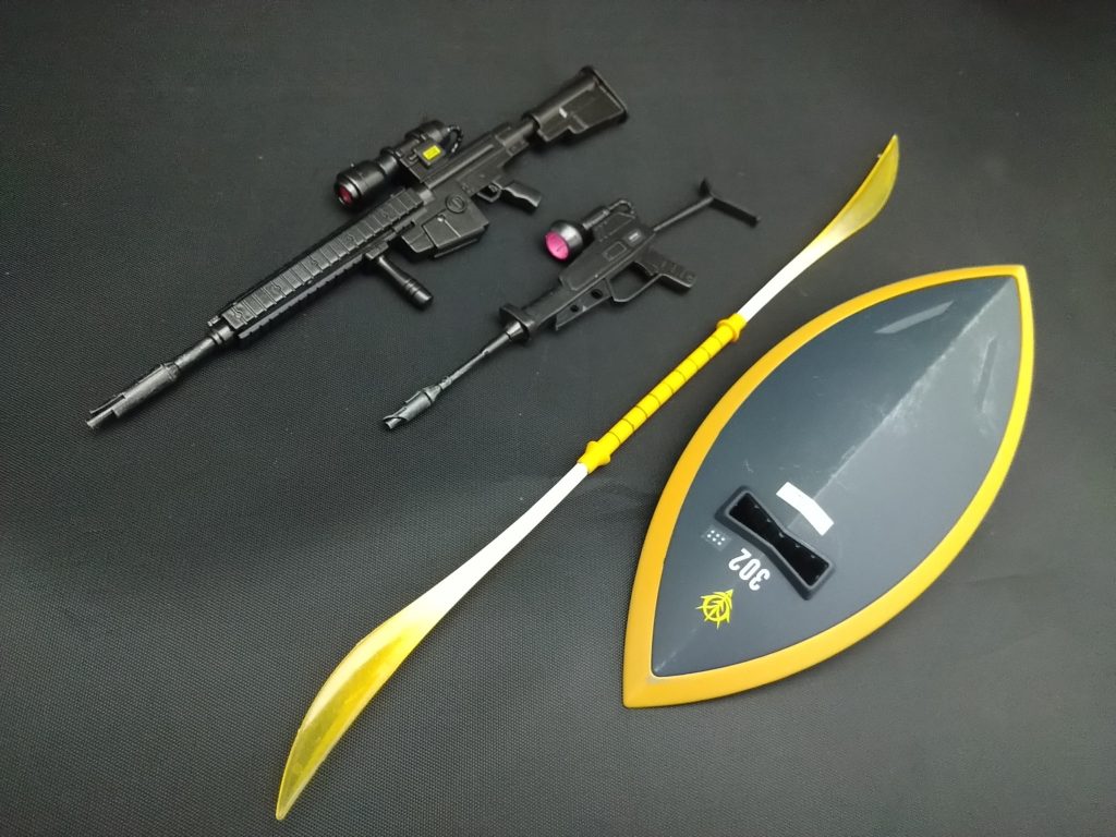 各種武器。ビーム刃はホワイトを根元に