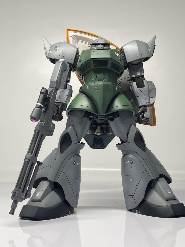 ビームマシンガンはJ型のキットの本体とビルダーパーツのバレルをミキシングしています。