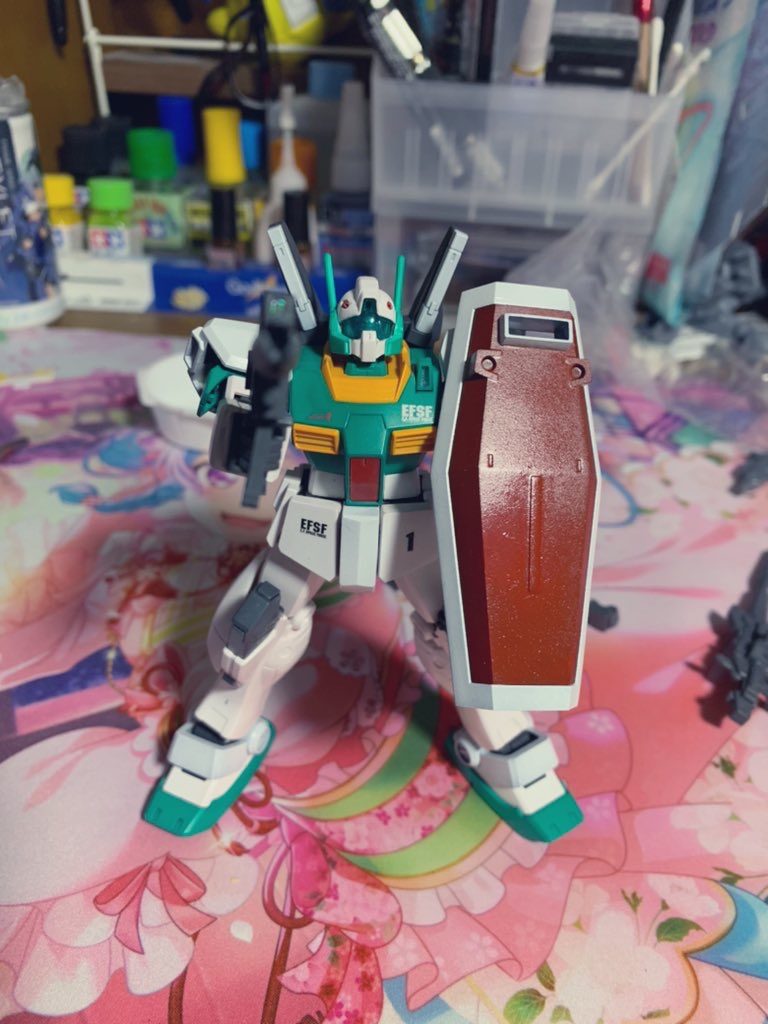 基本に忠実に作りました。いじったところといえばシールドの十字があまり好きじゃないのでパワードジム等の十字なしシールドに変更した程度です。