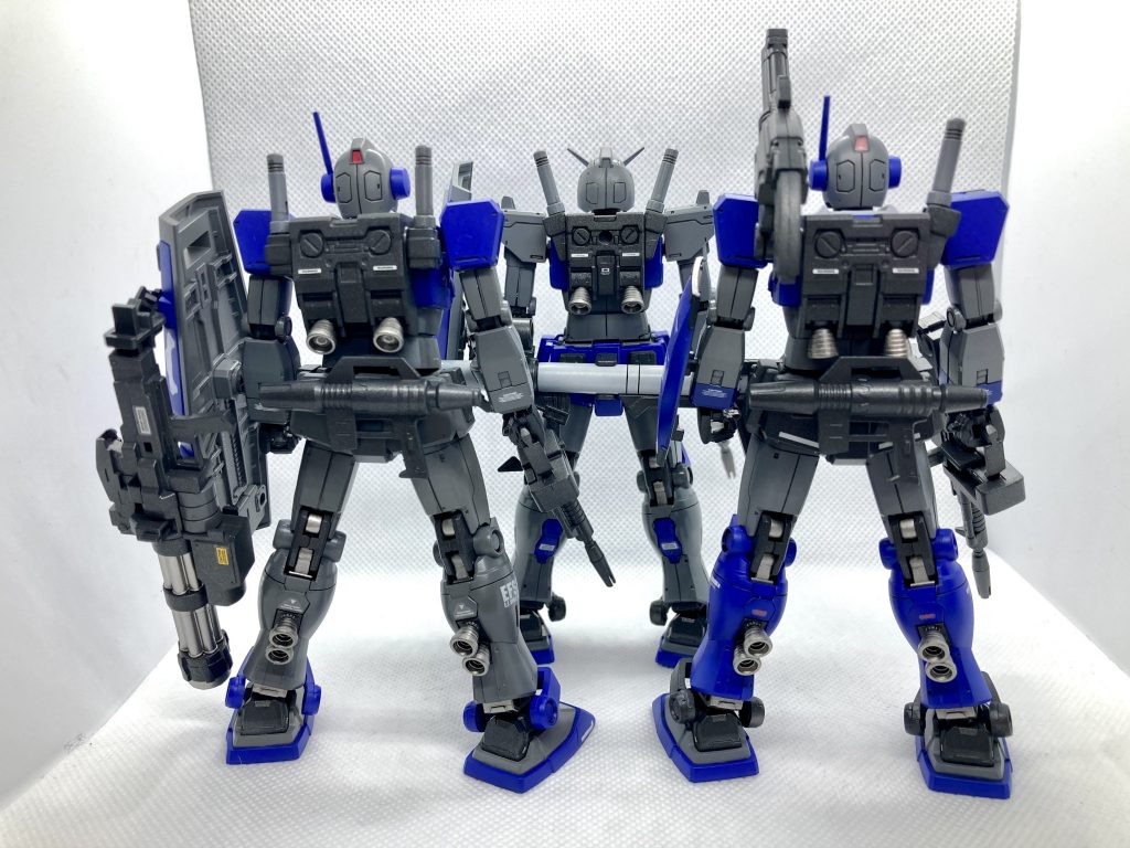 なんとなく後ろ姿。妄想しながら楽しく作れました^_^オリジンガンキャノンが再販されたらカイ機、ハヤト機も作ってみようかな^_^