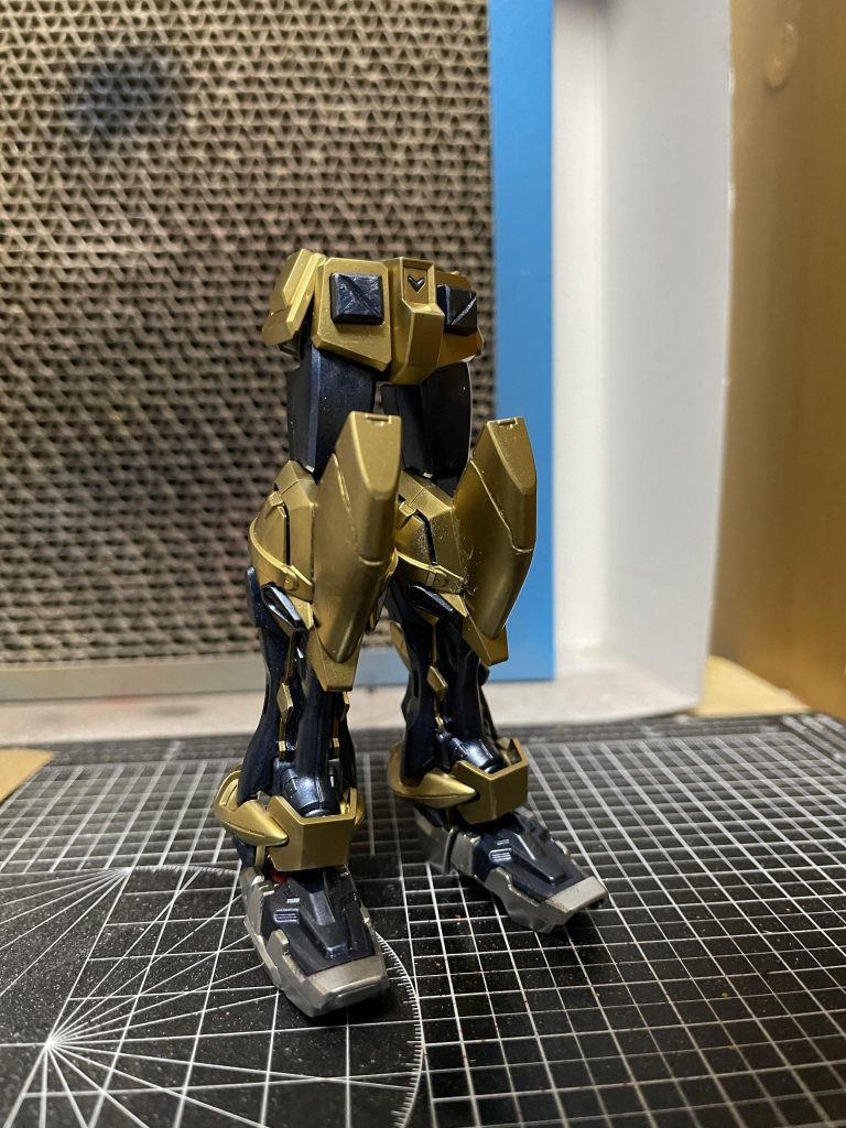 再び組み立て、気に入らなかったらバラして消しペンで拭き取り、塗装･組み立ての作業を繰り返し、完成です。