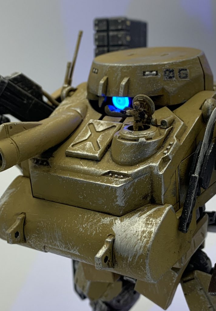 ハッチが付いてるので、人も用意してみました。とそうがたいへんでした。サンドカラーは2色使いましたが、あまり差が分からなくなってしまいました。