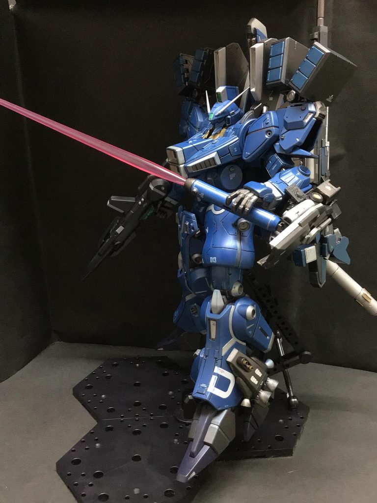 ビームサーベルモード!サーベルのビーム刃部分がデカ過ぎて写りません_φ(・_・