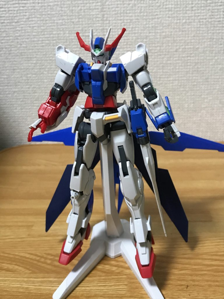 ノーネイム同様、右を隠してますが右側はこんな感じにしました。削ったりカットしたりして少しでもアシンメトリーを意識してみました。左側はダブルオーダイバーのままでいじってませんw