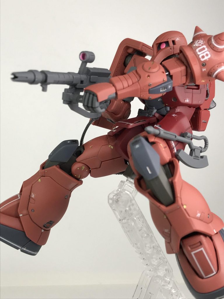 劇中での登場は多くなかった機体ですが、戦闘中にララァとイチャイチャ電話してる、シャアがイケイケのときです。