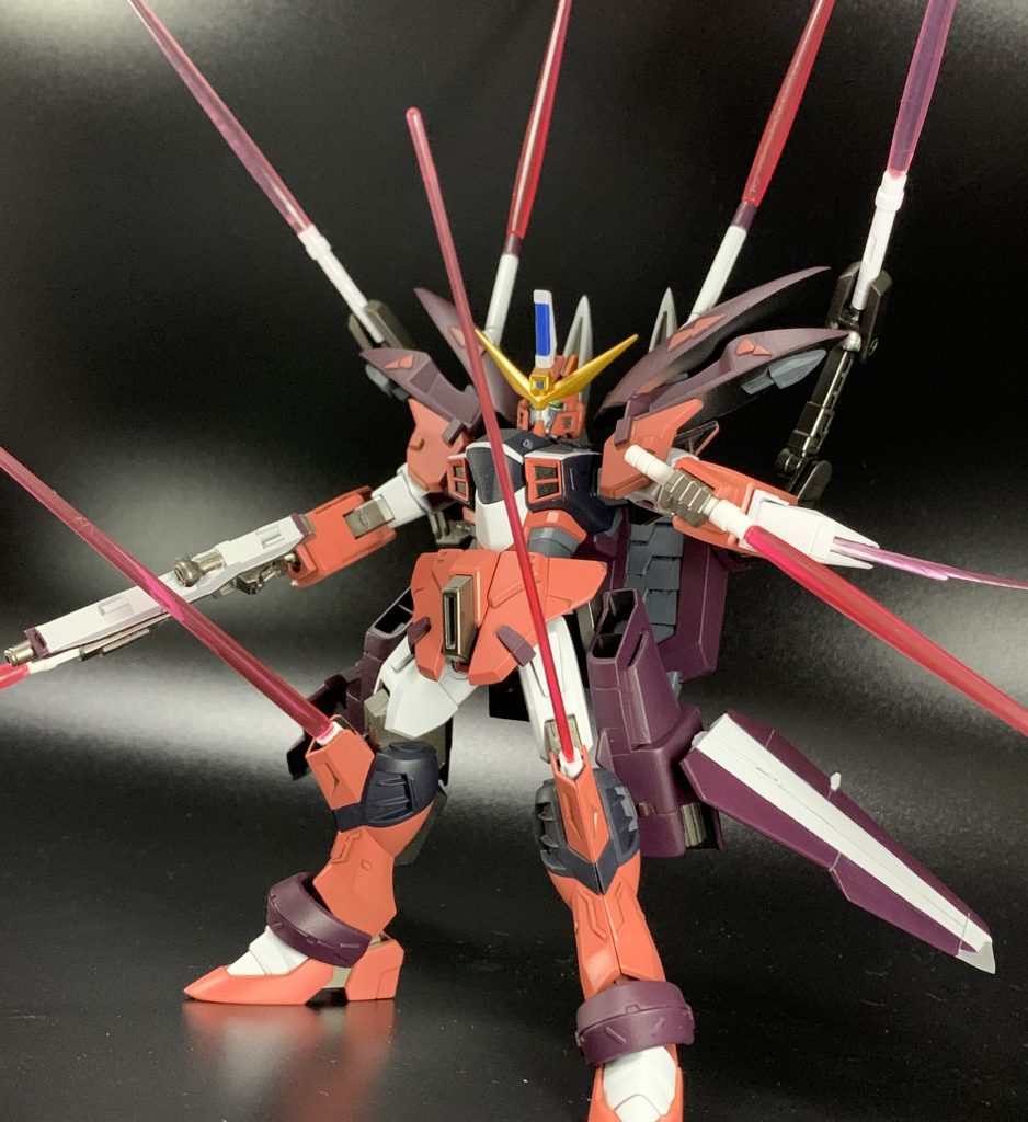 肩部ハイパービームサーベル×2バックパック隠し腕ビームサーベル×2ビームトンファー×2脚部ビームニー×2ビーム十手ビームサーベル最大10刀流展開モード。