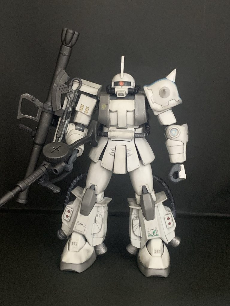 歴戦の猛者の乗機で出撃回数も多いだろうと考え、薄汚れた感じにしました。