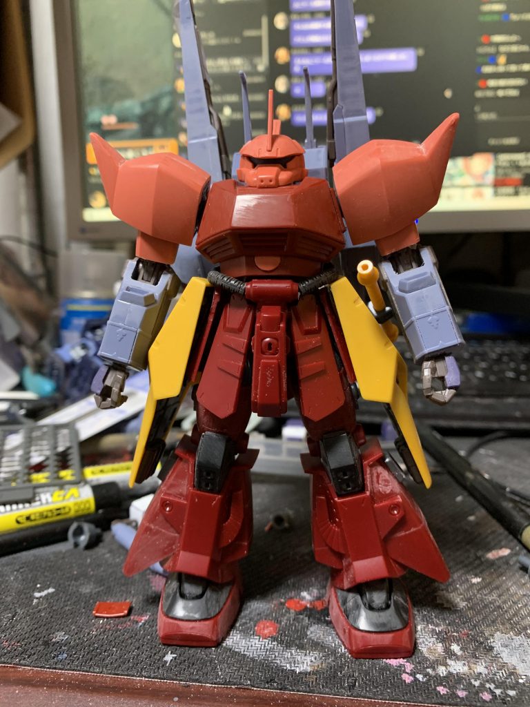 ミキシングは頭、肩、胴…シャア専用ゲルググ腕、パックパック…ドーベンウルフ(袖付き)下半身…サイコザク腰…ヤクトドーガ(ギュネイ機)となります。