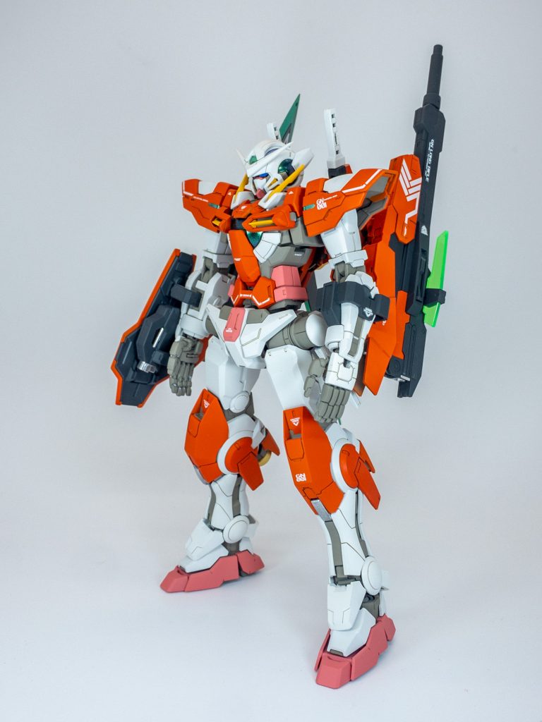 本体はほぼR3、脚部スラスターとバックパックをアヴァランチから流用しています。分かる人には分かると思いますが、元ネタはエクシア強化案の没案であるエクシア1.5です。