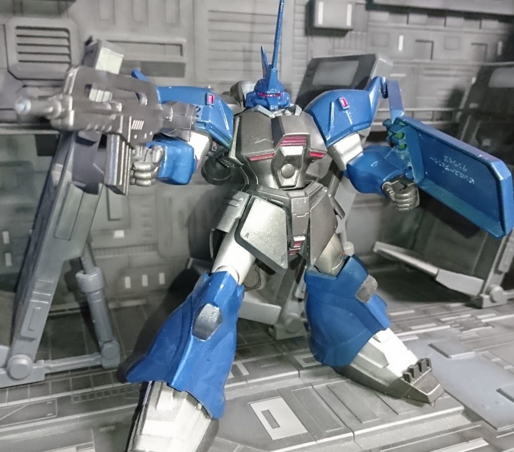 見えにくけど肩に022　足に22（エメの機体番号）