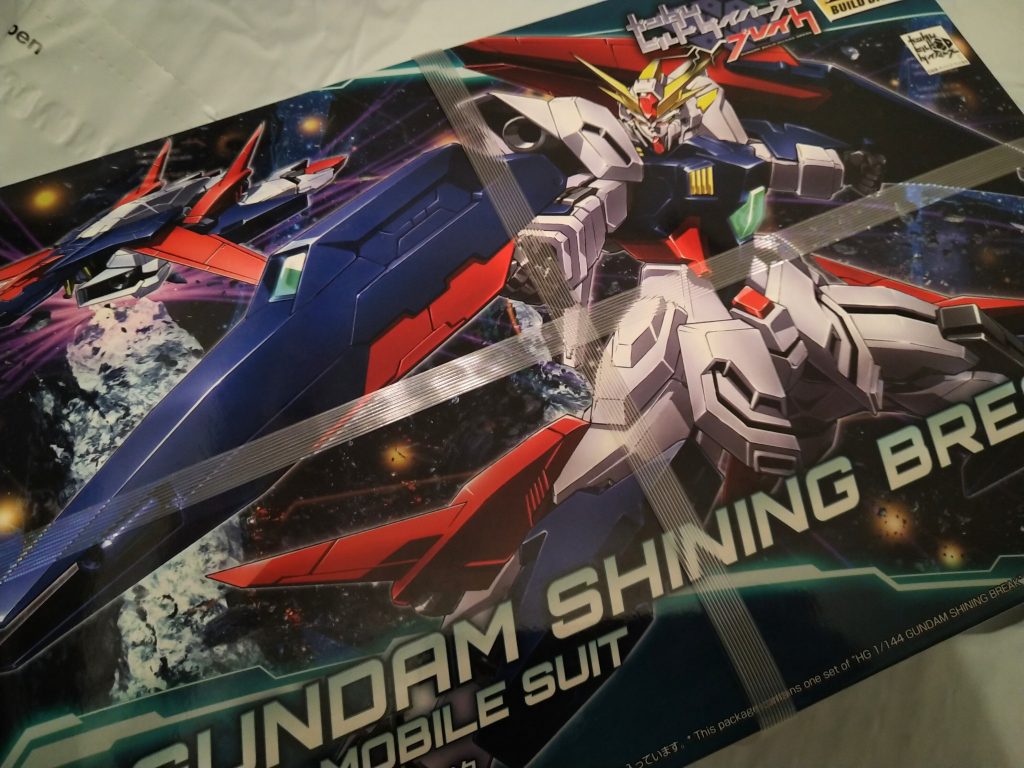 製作工程について：製作はベースキットとしてHGBDガンダムシャイニングブレイク、MGゴッドガンダム、HGFCシャイニングガンダムのパーツを使いミキシングビルドしました。一部MG F91のパーツをごちゃメカとしても使っています（秋葉原工作室のサービスジャンクパーツから発掘）。バード形態の機首はウイングガンダム炎をイエサブ様のパーツパラダイスでゲット。RGウイング、コアガンダムIIの機首と迷ったのですが、ゴッドガンダムの海外名がバーニング（炎）ガンダムという事を思い出し最終的に選択しました。